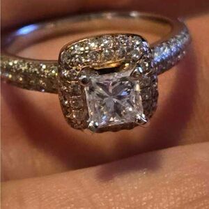 Women’s 14kt Gold & Diamonds Ring 6.75